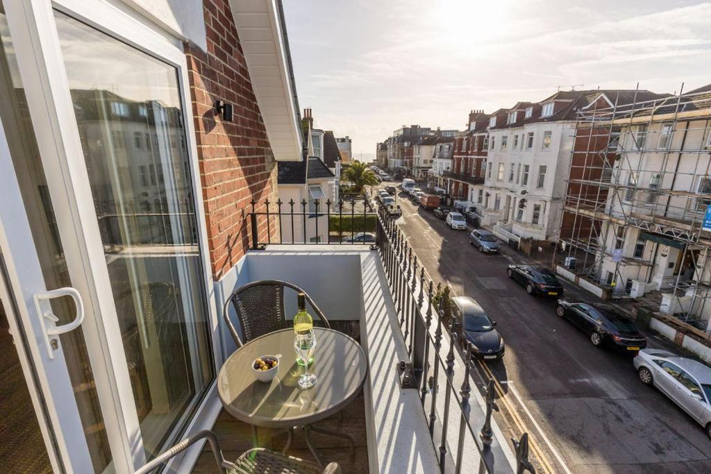 Sea Breeze - Coast Apartment Bournemouth Bagian luar foto