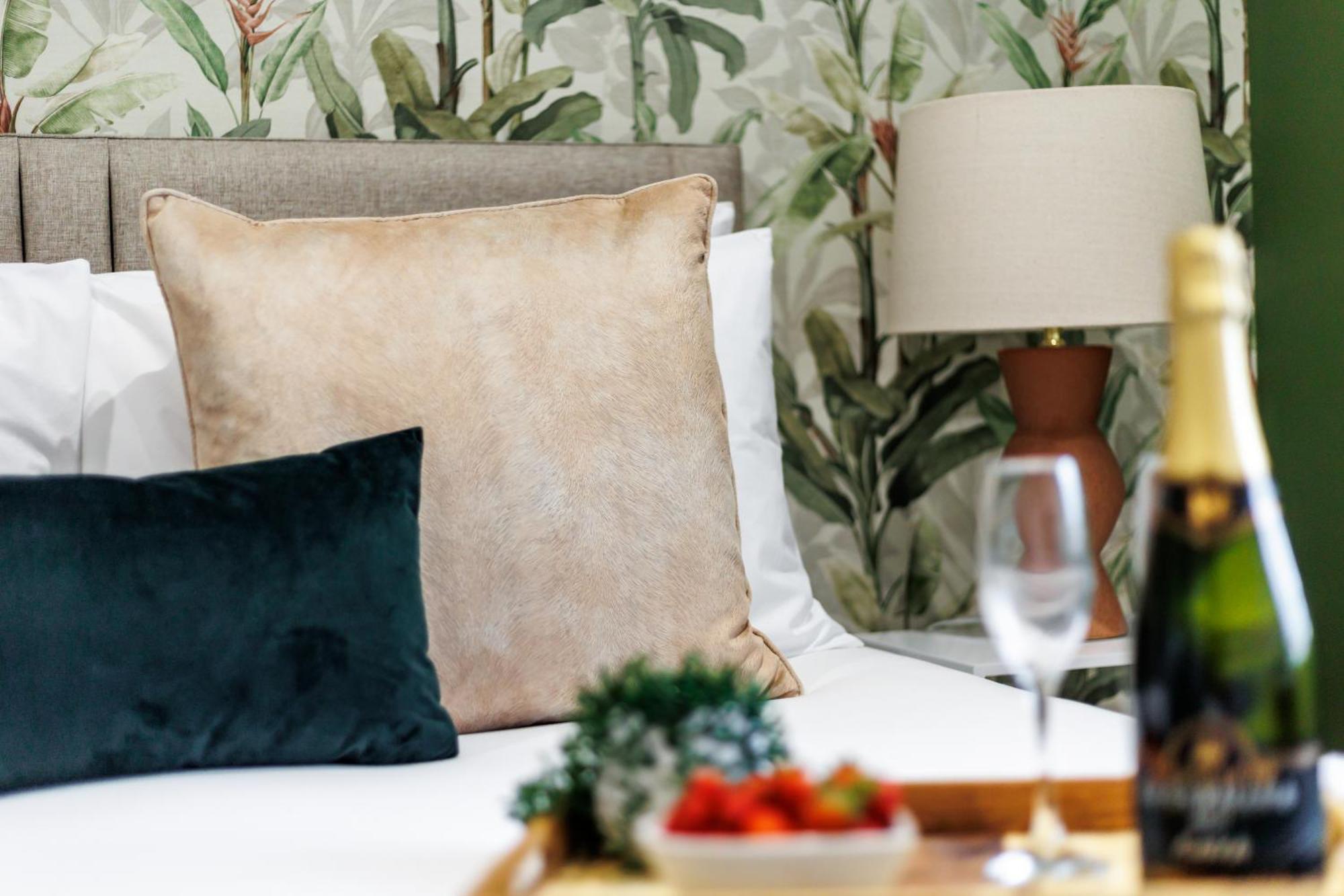 Sea Breeze - Coast Apartment Bournemouth Bagian luar foto