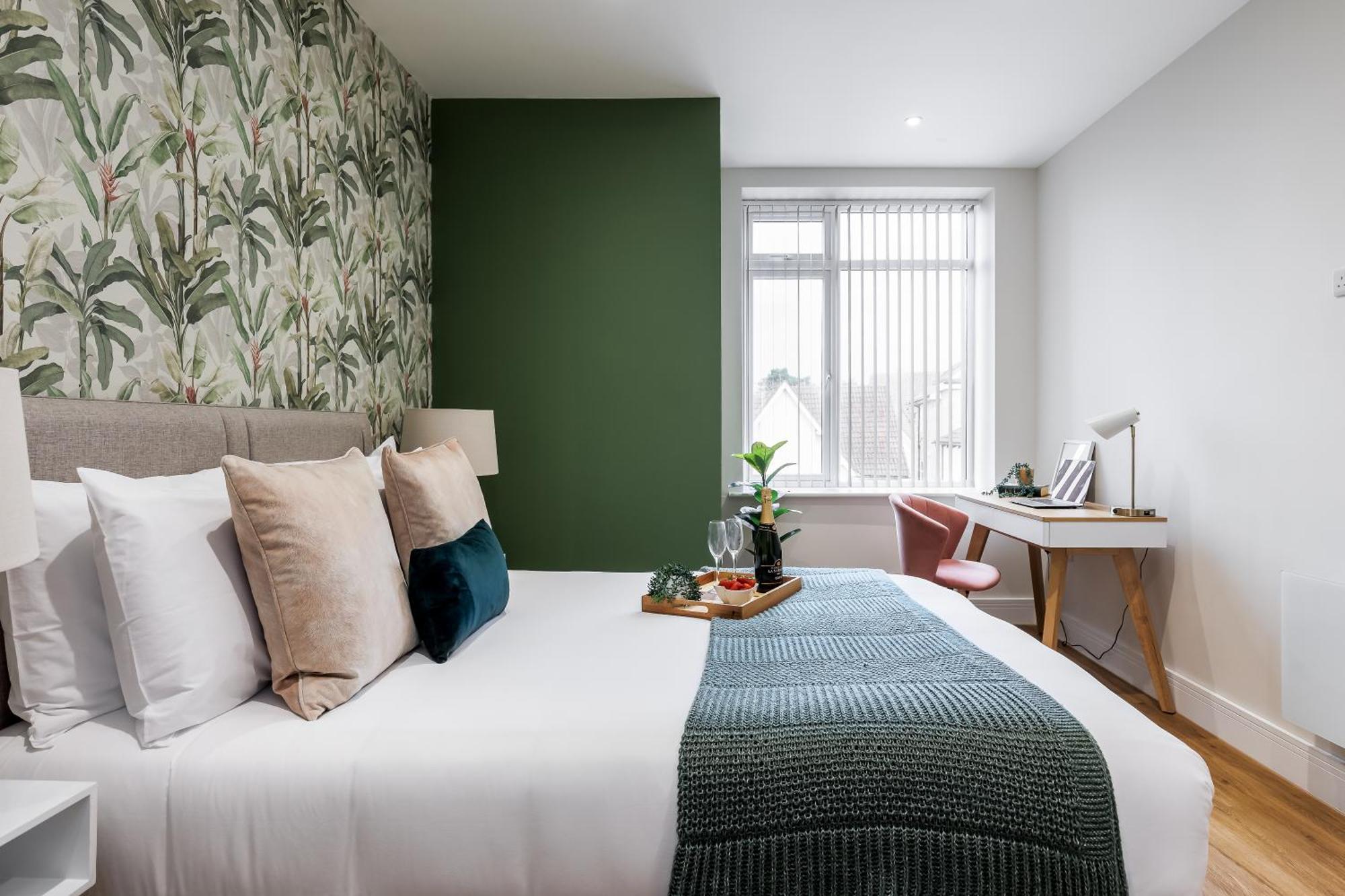 Sea Breeze - Coast Apartment Bournemouth Bagian luar foto