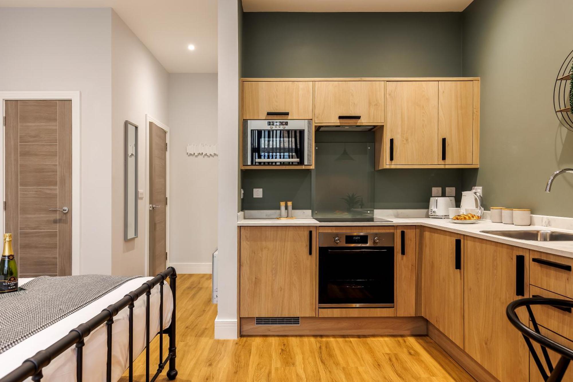Sea Breeze - Coast Apartment Bournemouth Bagian luar foto