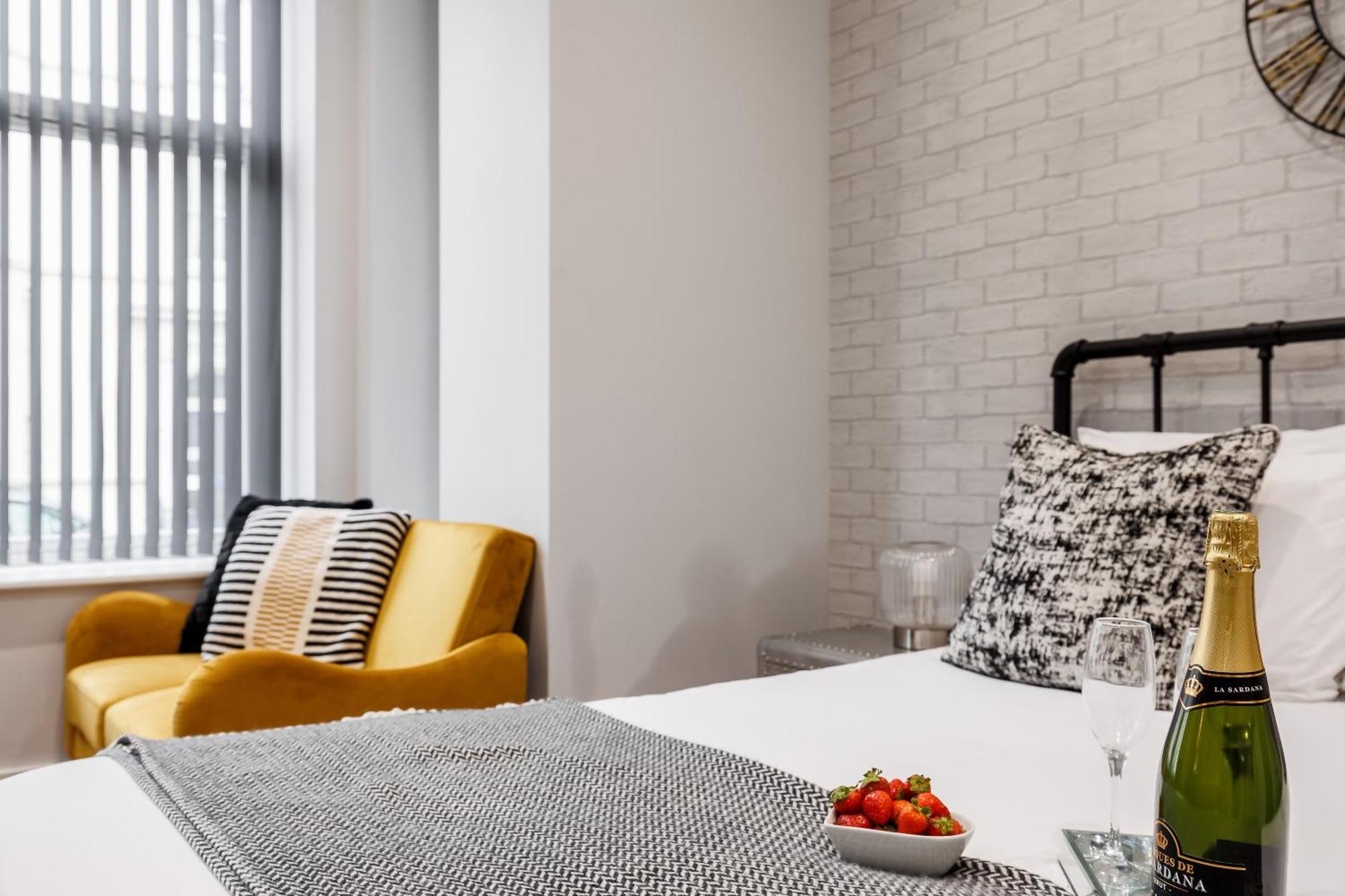 Sea Breeze - Coast Apartment Bournemouth Bagian luar foto
